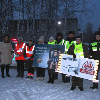 Родительский патруль и юные инспекторы движения напомнили водителям о правилах безопасной перевозки детей-пассажиров.